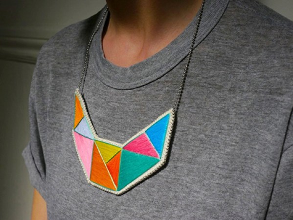 Collar geométrico de AnastridEndeavor. Adquiérelo en etsy.com, $65.