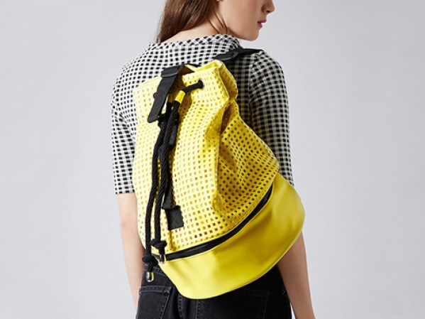 Morral amarillo de Topshop. Encuéntralo en topshop.com, $68.