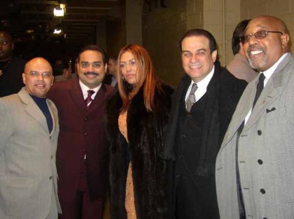 Con los salseros puertorriqueños Gilberto Santa Rosa y Tito Rojas.