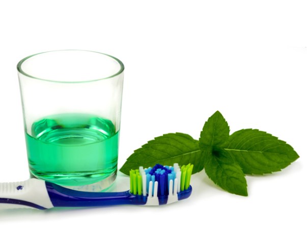 Corta los antojos con enjuague bucal