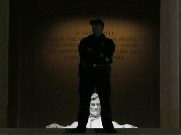 Otra imagen del Lincoln Memorial, clausurado.