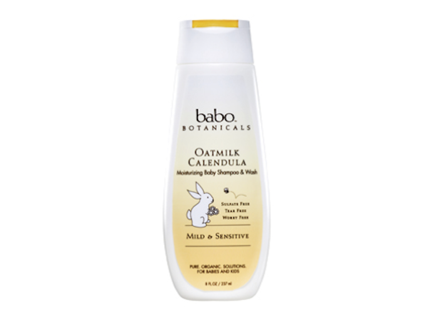 Aplícalo aquí, allá y más allá, o pon sólo un poco en tu tina de baño. Sus ingredientes, manzanilla, kudzu, berros y otros, nutrirán tu sedienta piel. Los encuentras en babobotanicals.com a $16.