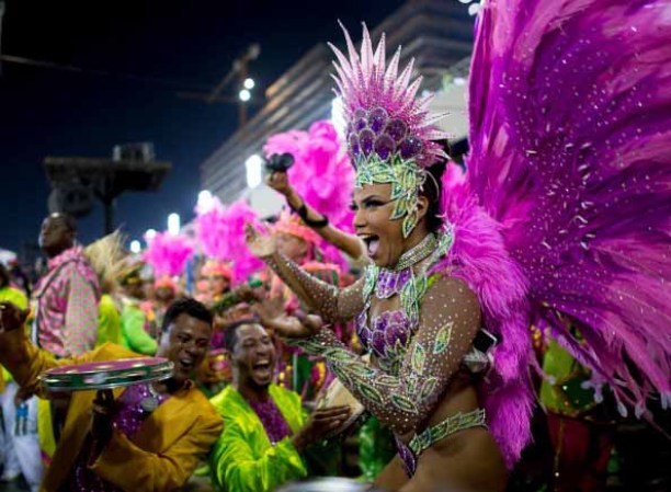 Desde África resonó la batucada que se expande en la tierra carioca con el carnaval de Rio de Janeiro el mayor espectáculo al aire libre del mundo.