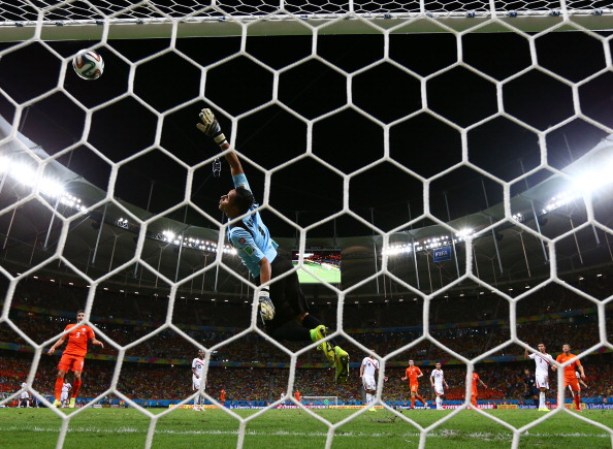 Holanda enfrentará a Argentina en las semifinales, mientras que Costa Rica se despide en cuartos de final de su Mundial más exitoso.