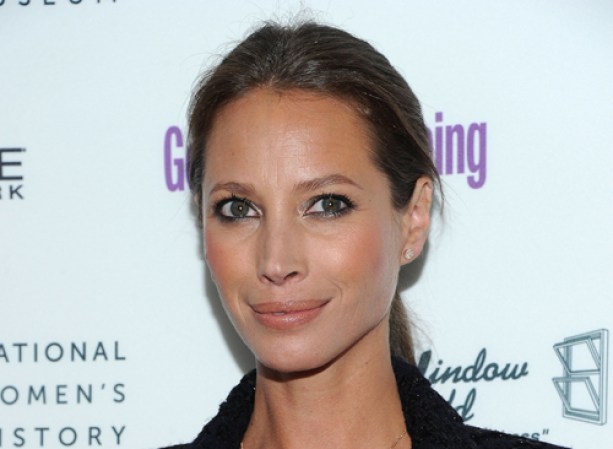 Christy Turlington<br />Si algo resalta en el rostro de Christy, además de los ojos, son sus hermosos labios. Si tienes los labios muy resecos, nunca utilices labiales mates, que tienden a secarlos aún más. Prefiere los cremosos o los bálsamos para labios con color.