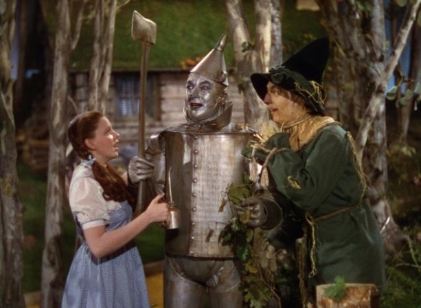 "The Wizard of Oz" (1939). El relato de L. Frank Baum, sobre las aventuras de Dorothy en un mundo lleno de fantasía fue convertido en una película que aún hoy resulta encantadora.