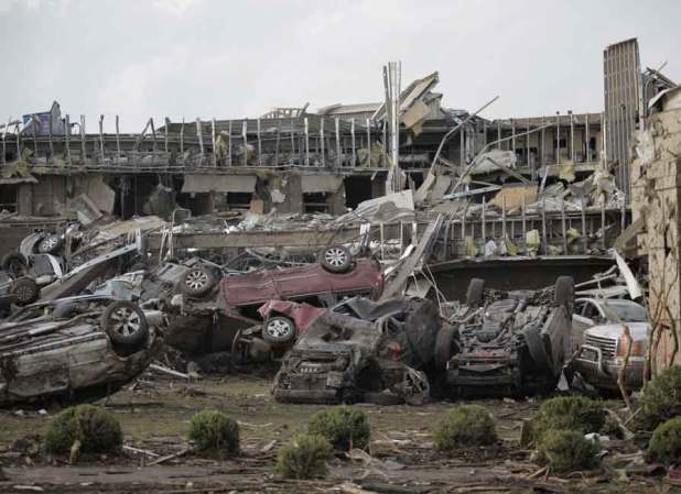 El estado de Oklahoma está de luto tras el paso de un descomunal sistema de tornados que ha costado decenas de vidas.