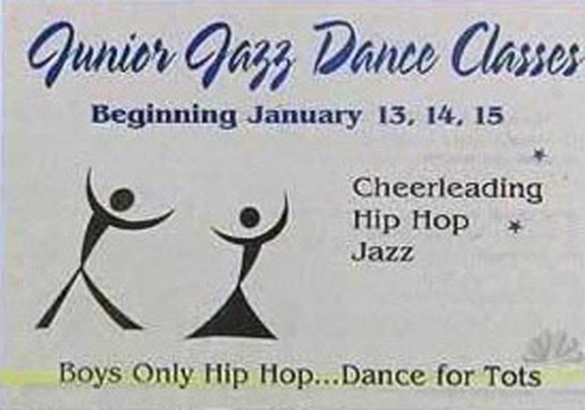 Clases de Baile Junior Jazz. Las siluetas de los bailarines causan una ilusión óptica que estamos seguros no era la intención.