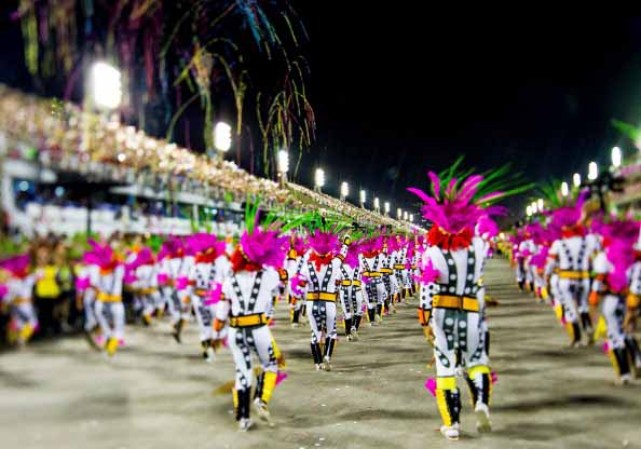 Desde África resonó la batucada que se expande en la tierra carioca con el carnaval de Rio de Janeiro el mayor espectáculo al aire libre del mundo.