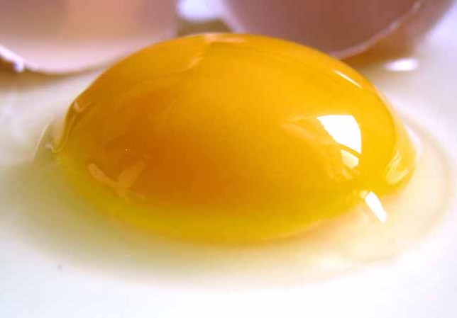 Los huevos y los productos frescos en general por su rápida caducidad.