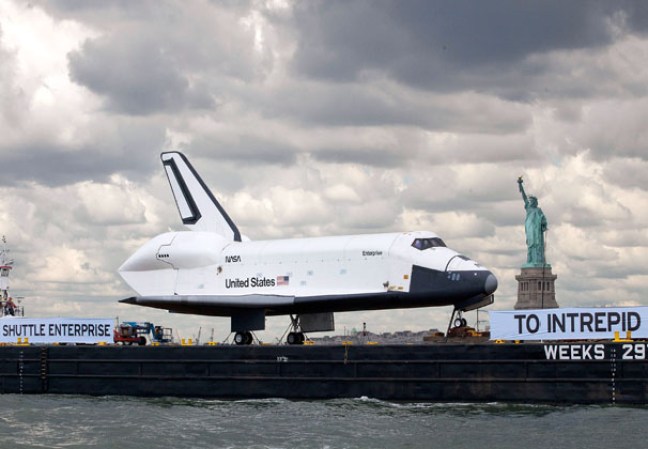 6 DE JUNIO, 2012: El transbordador espacial Enterprise hace su último recorrido desde Nueva Jersey hasta el museo Intrepid de Nueva York.