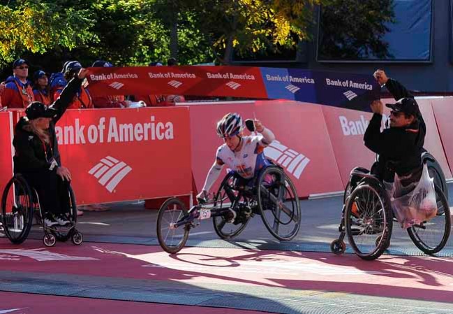 Con alta participación y grandes medidas de seguridad se celebró la maratón de Chicago.