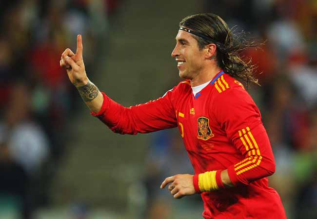 El jugador empezó en el Sevilla, ciudad de la que es originario y actualmente está en el Madrid.