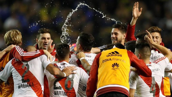 River gana 3-1 a Boca en el superclásico del fútbol argentino River gana 3-1 a Boca en el superclásico del fútbol argentino