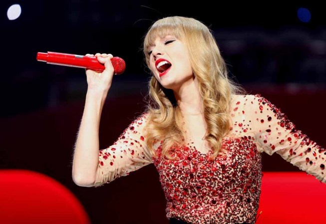 En 2008, Swift ha puesto a la venta una re-edición de su disco, bajo el nombre de "Beautiful eyes", sólo disponible en Wal-Mart. Se trata de un doble CD en el que se incluyen dos canciones inéditas (Beautiful eyes y I heart). El segundo álbum de estudio "Fearless" saldría a la venta en los Estados Unidos el 11 de noviembre de 2008.