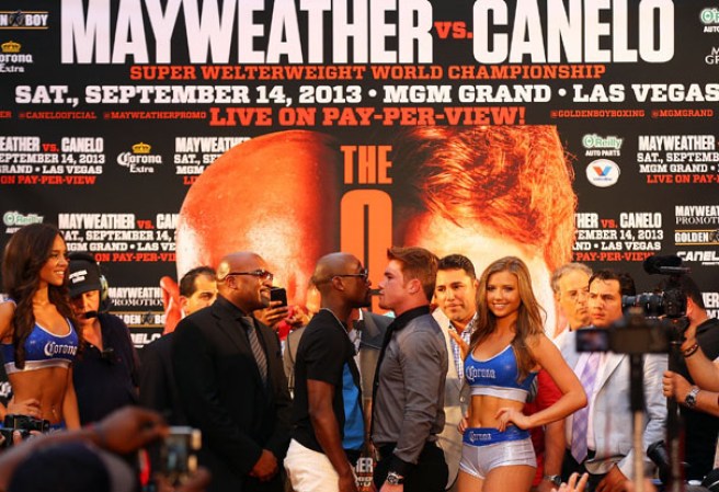 Los campeones del boxeo Floyd Mayweather Jr. y Saúl "Canelo" Álvarez se ven cara a cara en Nueva York, tras anunciar su pelea oficialmente. El combate será el próximo 14 de septiembre en el MGM Grand de Las Vegas.