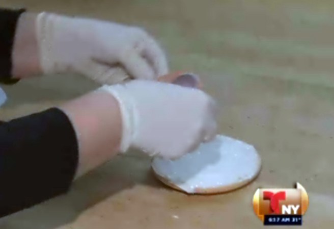 La repostería Artuso localizada en el Bronx, Nueva York, celebró su 65 aniversario por todo lo alto con su nueva creación: “Galletas papales” con imágenes del papa Francisco y Benedicto XVI.