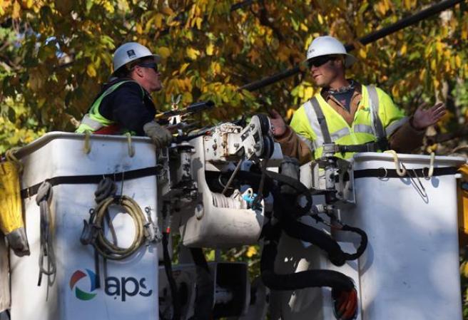 El servicio eléctrico regresa a millones de afectados.