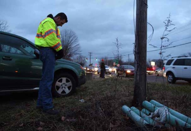 Los residentes de Newtown, Connecticut, aún lloran conmovidos por la matanza.