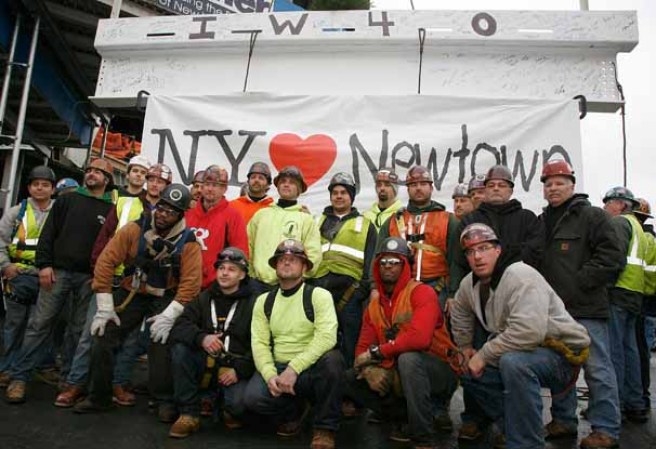Trabajadores de varios sindicatos en Nueva York mostraban sus respetos.