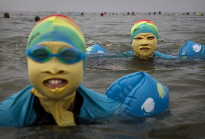 La moda del "face-kini" llegó para quedarse.