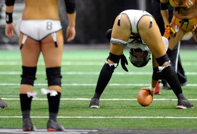 No se permiten pateos, o puntos extras por pateo. Luego de anotar un touchdown cada equipo puede optar por correr la bola desde la yarda #2 por un punto, o la #5 por dos.