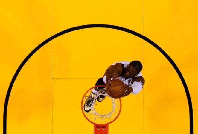 Wade atacando la canasta.