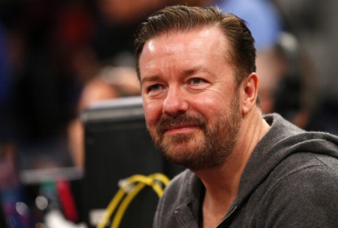 El comediante Ricky Gervais en juego del Miami Heat y los New York Knicks.