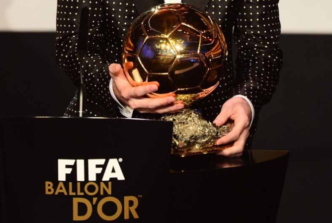 Lionel Messi volvió a engrandecer la historia del fútbol mundial al convertirse en el primer futbolista que gana cuatro veces seguidas el Balón de Oro al mejor jugador del año de la FIFA.