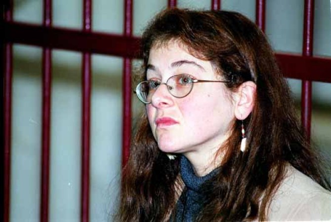 Lori Berenson escucha su sentencia en Junio 20, 2001 en Lima, Perú. Berenson, oriunda de Nueva York Fué sentenciada a 20 años de cárcel.