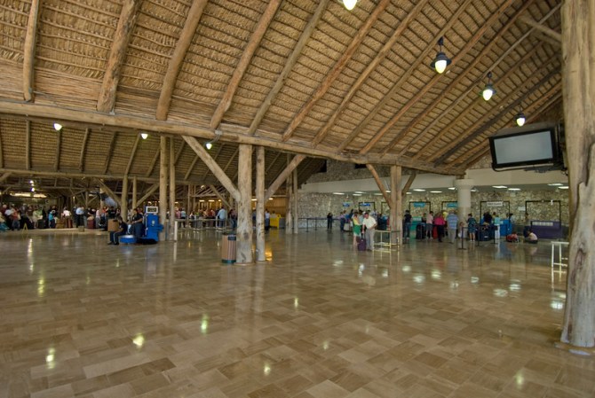 El aeropuerto internacional de Punta Cana es la manera más directa de llegar a este destino.