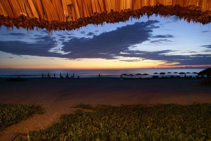 9. Puerto Escondido. Se localiza en las costas de Oaxaca, donde hay siete bahías de gran belleza, que resultan ideales para quienes practican el turismo ecológico y actividades como el surf, el buceo libre y el snorkel.