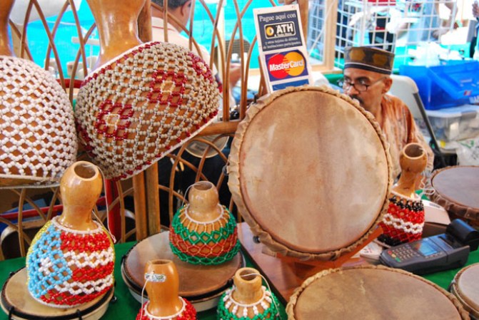 Los instrumentos de percusión con raíces africanas.