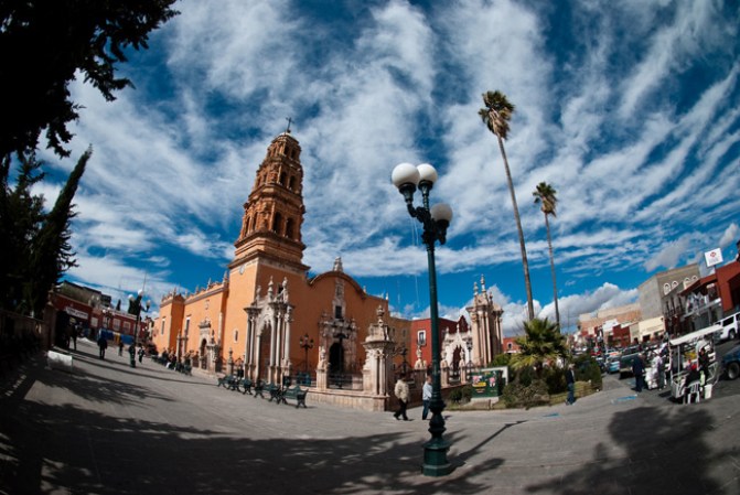 Patrimonio Mundial de la UNESCO desde 1993. Zacatecas una de las principales ciudades mineras novohispanas y protagonista importante en la colonización, es perfecta para conocerla en una tranquila caminata.
