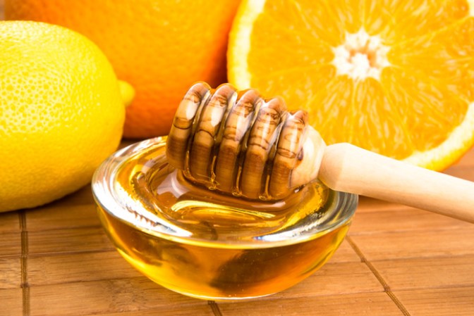 1. Miel y limón: Al despertar antes que nada toma un vaso de agua con jugo de limón y una cucharada de miel. Activarás tu metobolisto rápidamente.