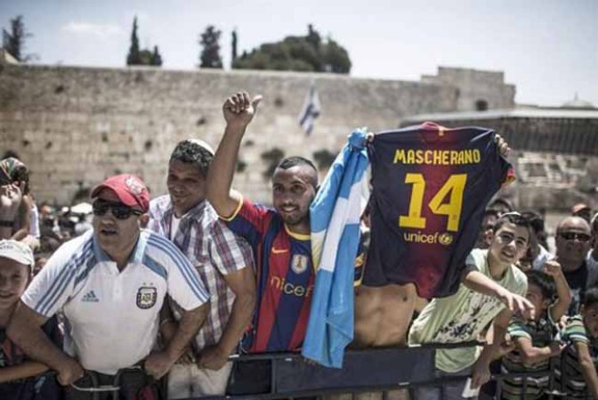 Los jugadores estuvieron muy amables con sus fans y firmaron camisetas y autógrafos.