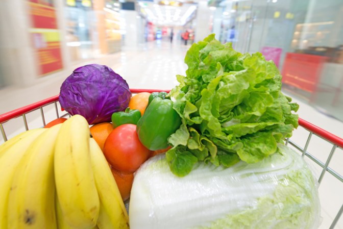 La fibra también se encuentra en las frutas y te hará sentir tu dieta más variada.