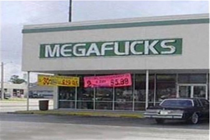 Tambien hay que cuidar las fuentes que se usan. Observa bien el nombre es "Mega Flicks"