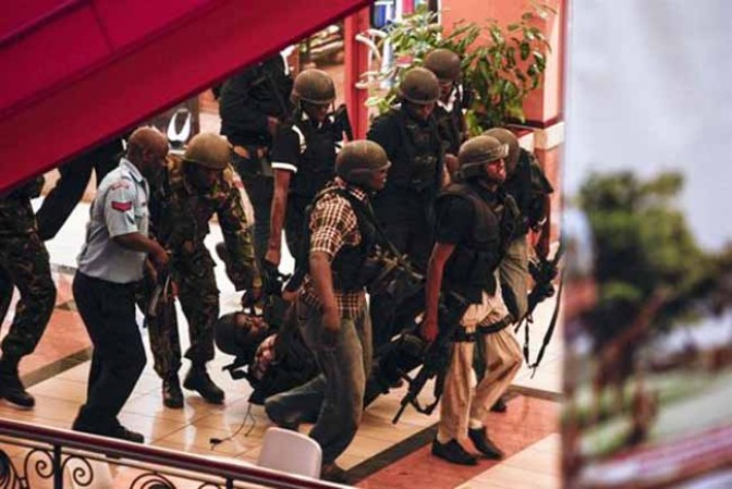 Brutal ataque a centro comercial de lujo en Nairobi.