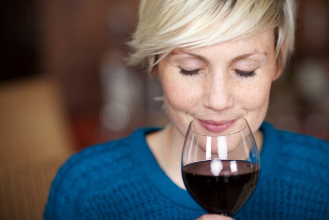 Mímate, toma una buena copa de vino y disfruta de un buen baño caliente.