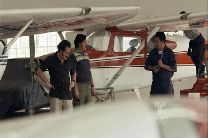 Pablo decide comprar sus propias avionetas para cargar la droga hacia Estados Unidos.