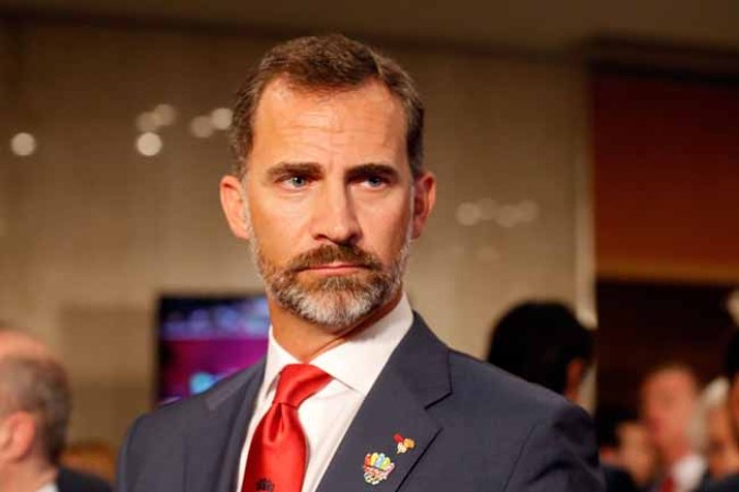 Profesional, deportista y cercano, el Príncipe Felipe, "preparado para reinar", según su padre.
