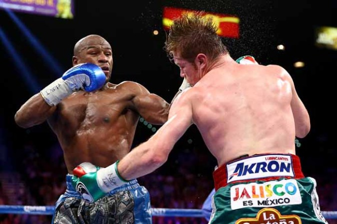 Floyd Mayweather destroza a el "Canelo"en la pelea del año.