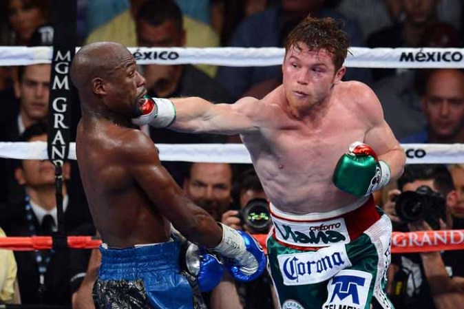 Floyd Mayweather destroza a el "Canelo"en la pelea del año.