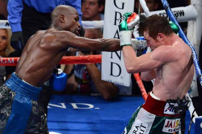 A pesar de algunos buenos ganchos, el Canelo no pudo hacer nada más por intentar ganar la pelea.