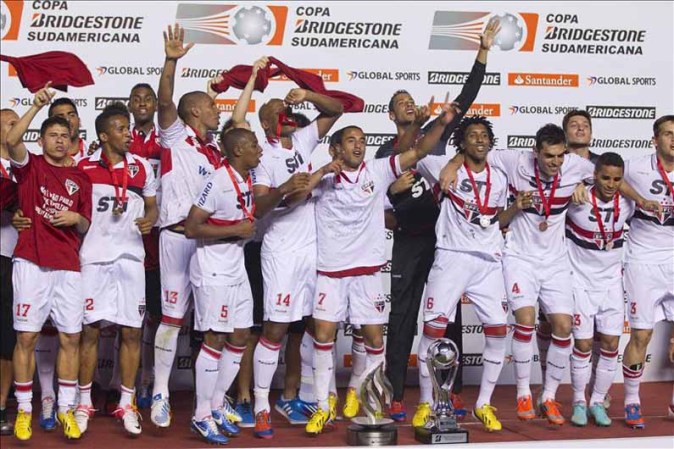12 DE DICIEMBRE: Sao Paulo gana la final de la Copa Sudamericana después que el equipo argentino Tigre se niega a jugar el segundo tiempo y denuncia agresiones en el vestuario.