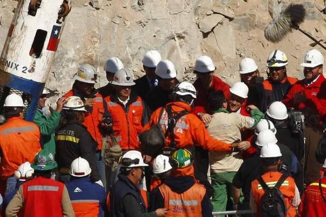 Los mineros vieron la luz del día tras un encierro de 69 días.
