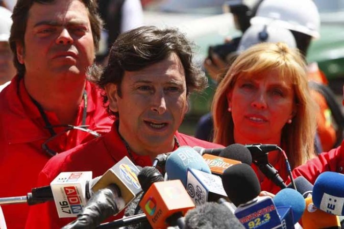El ministro de minería, Laurence Golborne, ha estado al pié del cañon, y no ha descansado desde el comienzo de el procedimiento.