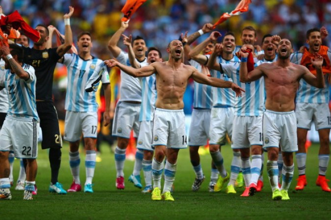 Messi, gestor de la jugada que culminó en el golazo de Higuaín, necesitó tres Mundiales para espantar los fantasmas que databan de Italia 1990, cuando Argentina superó la etapa de cuartos de final para a llegar incluso al partido por el título que perdió con Alemania, en la época en que brillaba Diego Maradona.