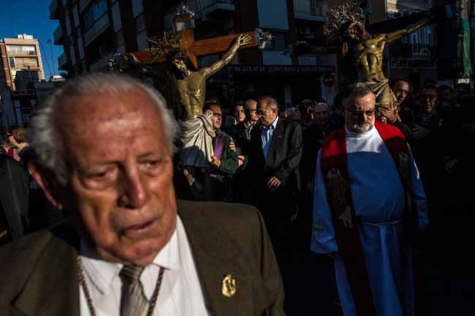 Las procesiones se echan a las calles para recordar la crucifixión de Jesús.